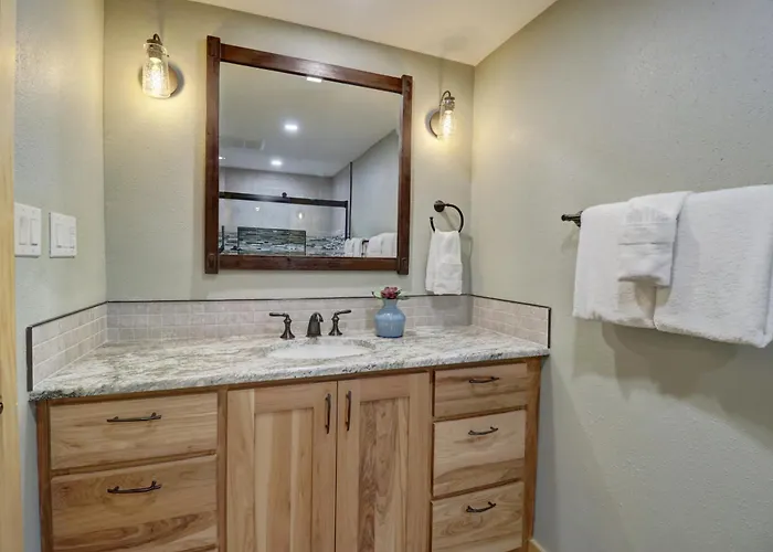 Pg309 Peregrine Apartment